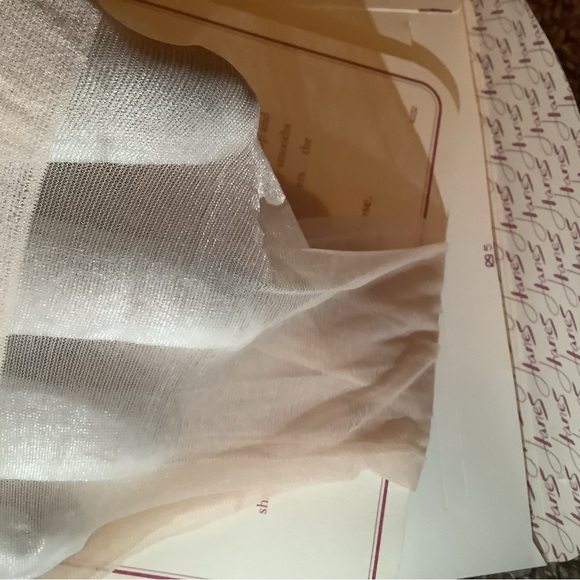 Hanes silk reflections control top pantyhose, color travel buff, size: AB - Picture 12 of 12